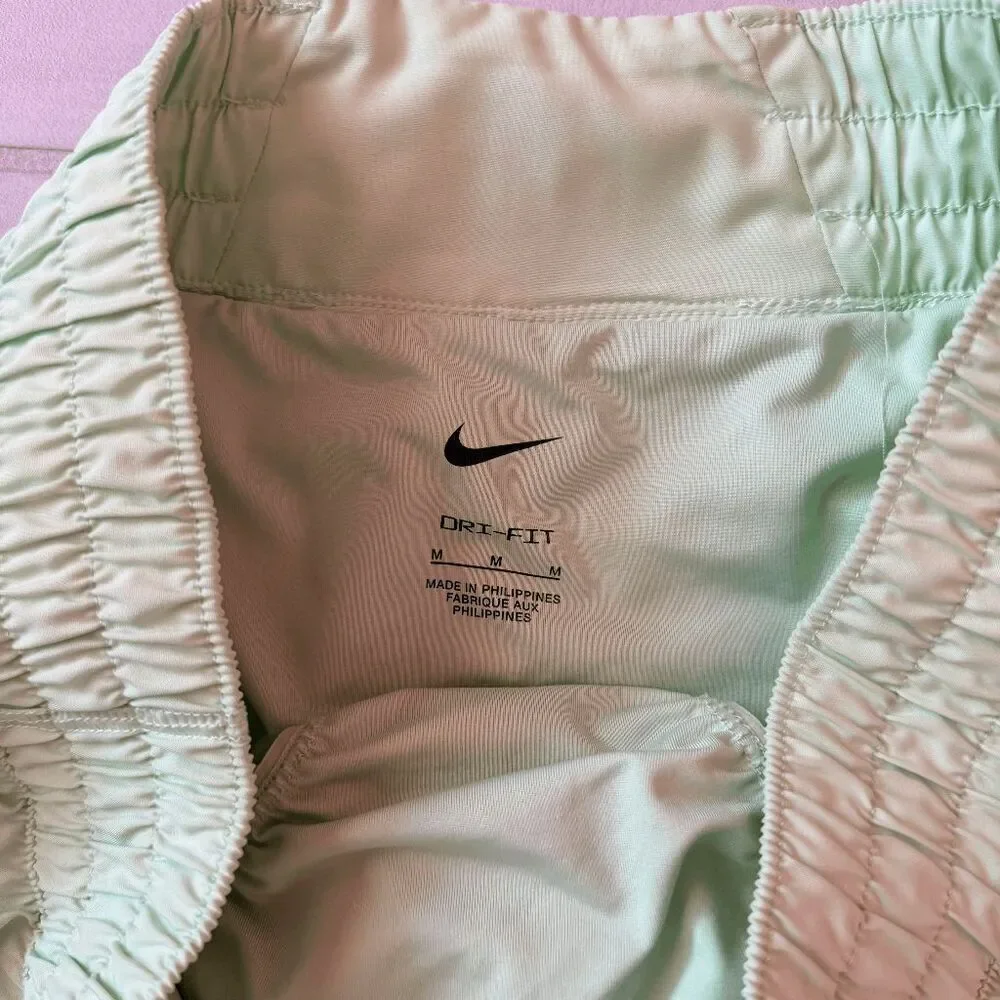 Women's Nike Tempo Dri-FIT Mid-Rise 3in Running Shorts Lined Bright Green Medium